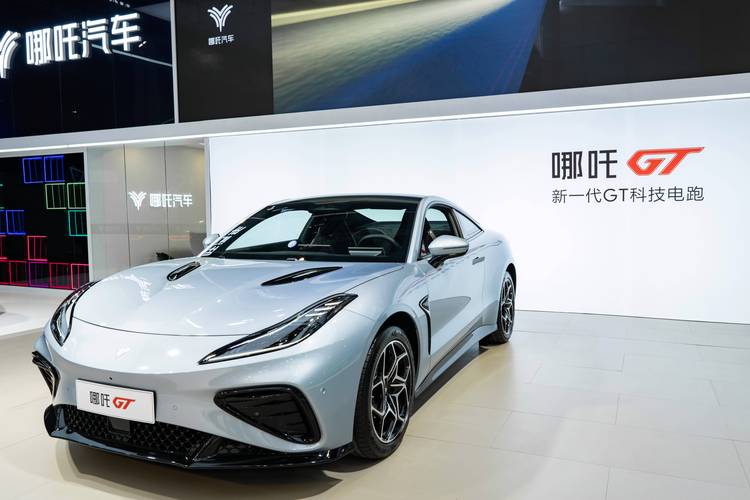 东莞187哪吒汽车在智能汽车领域的表现，领途汽车在新能源汽车市场中的影响力